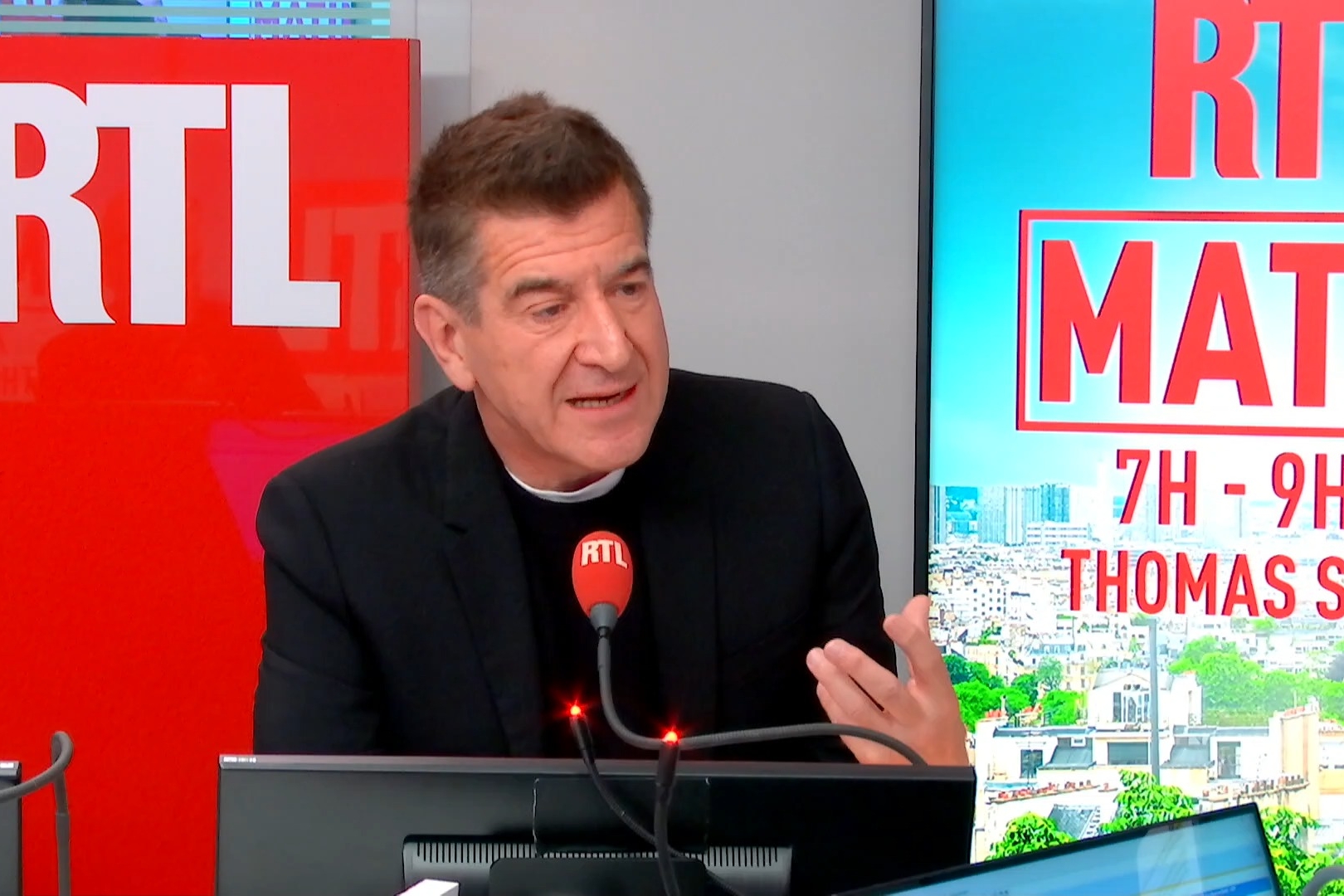 Non, je ne suis pas candidat" : sur RTL, l'homme d'affaires Matthieu Pigasse  assure n'être candidat "qu'à aider" la gauche en 2027