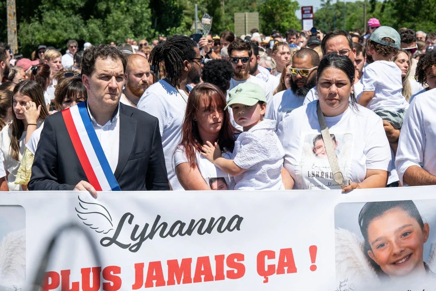 Affaire Lyhanna : la mère d'une fillette qui avait dénoncé Jérôme Barella  va attaquer l'État en justice - Yahoo Style France