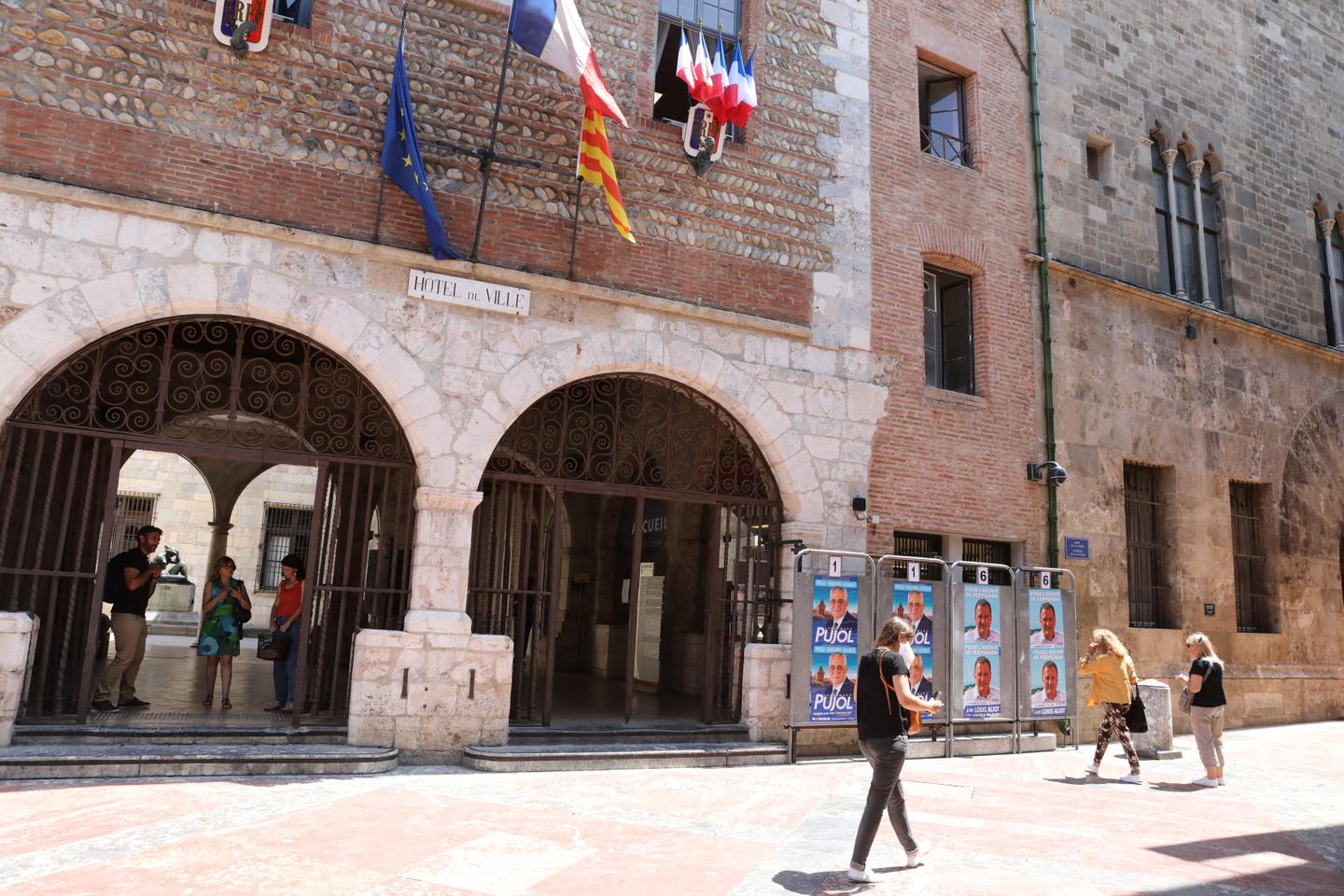 A Perpignan, l'employé municipal qui arborait un tatouage nazi a été  licencié