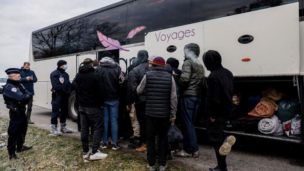 Immigration irrégulière: la Cour des comptes en faveur d'une meilleure  organisation des services de l'État - RFI