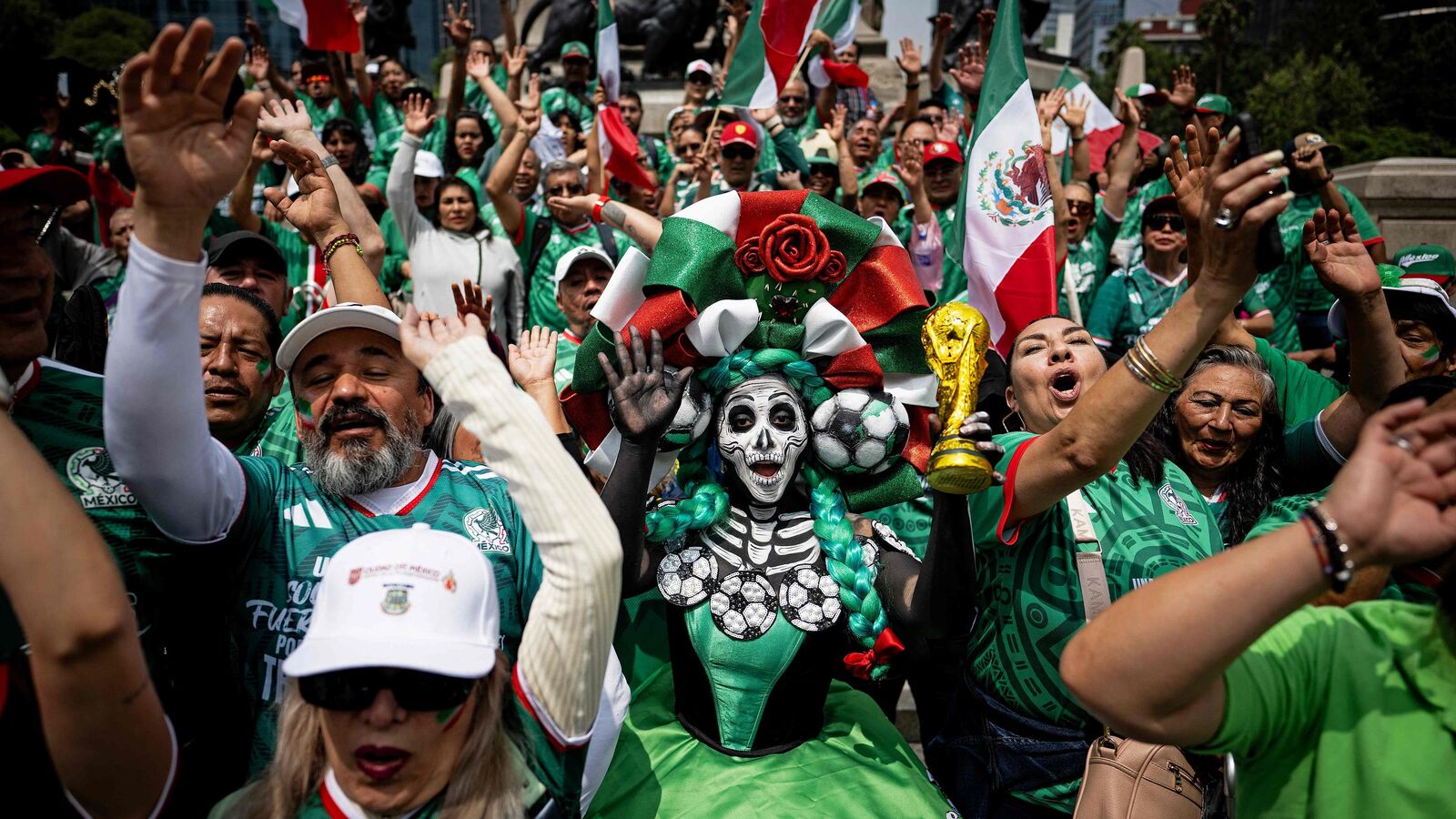 Coupe du monde 2026 : des milliers de Mexicains battent le record de la  plus grande « ola » jamais réalisée sur 2 km - Le Parisien