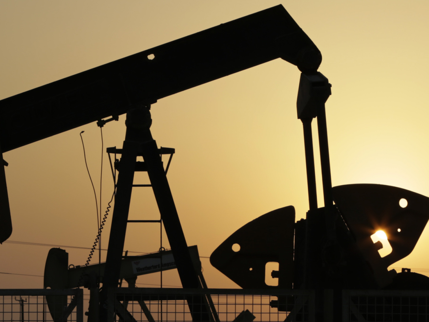 Cessez-le-feu Iran-Israël: plongeon de 5% du pétrole en Asie - SWI  swissinfo.ch