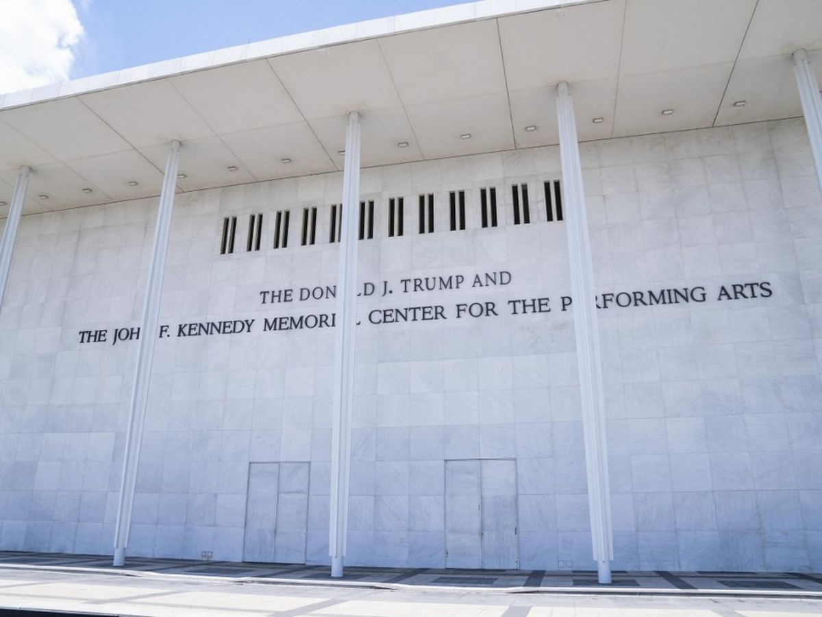 Le Kennedy Center retire le nom de Trump de son site internet après une  décision de justice – franceinfo