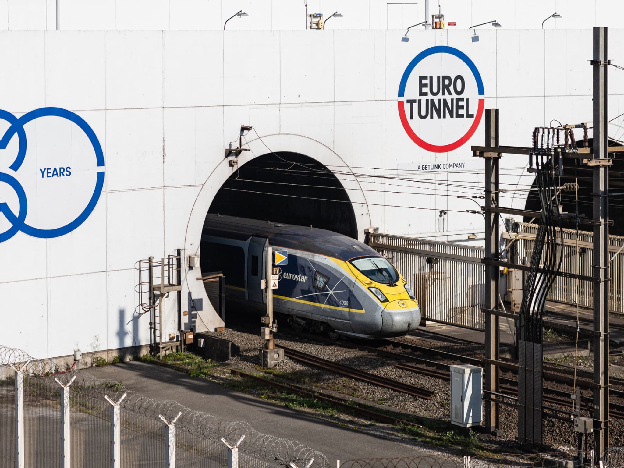Elle pointe des hausses d'impôts "confiscatoires": l'entreprise qui  exploite le tunnel sous la Manche suspend des investissements au Royaume-Uni