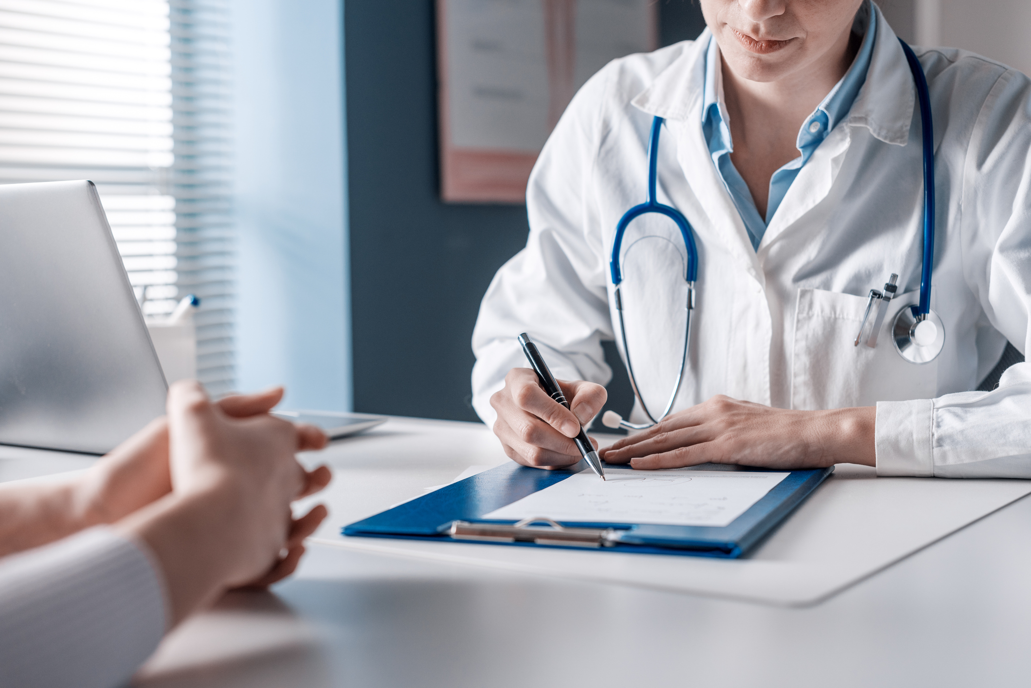 Nette reprise" de l'installation de médecins généralistes en 2025, selon  l'Assurance maladie