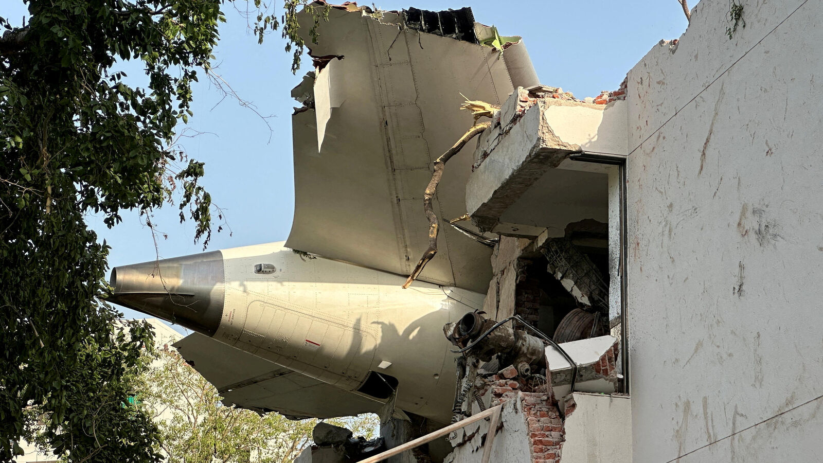 « Un concours de circonstances exceptionnel » : comment un passager a-t-il  pu survivre au crash du vol d'Air India 171 ? - Le Parisien