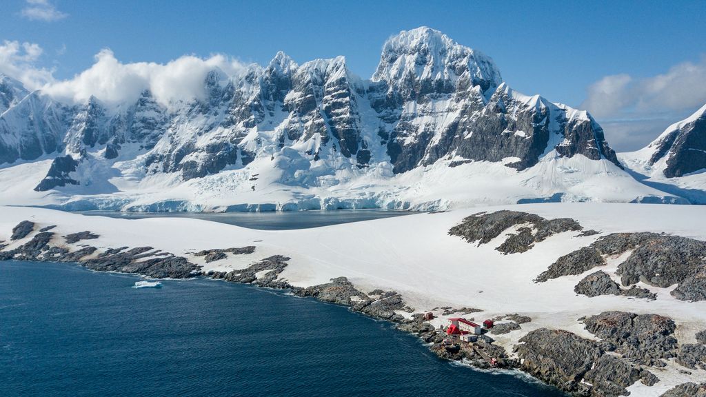 Jusqu'à 20°C au-dessus des normales et de la pluie : drôle de climat en  Antarctique avant l'hiver austral | TF1 Info