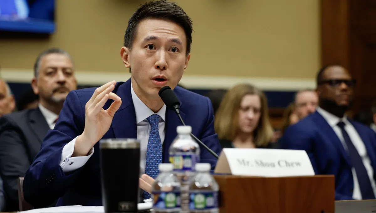 Soupçons d'espionnage chinois : qui est Shou Zi Chew, le PDG de TikTok  auditionné au Congrès américain ? | franceinfo