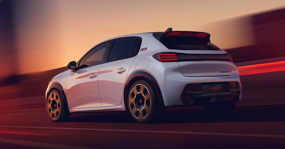 La Peugeot E-208 GTI devient la citadine électrique la plus performante du  marché (et la plus chère)