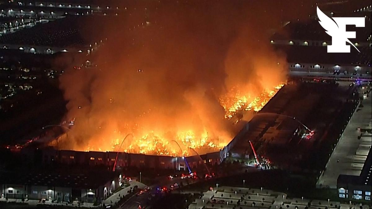Un homme suspecté d'être à l'origine du gigantesque incendie qui a ravagé  un entrepôt en Californie