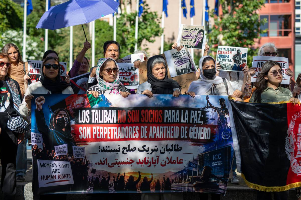 Des bâtons, des fouets et des armes à feu pour disperser la foule » : en  Afghanistan, la police tire à balles réelles sur un rassemblement en faveur  des droits des