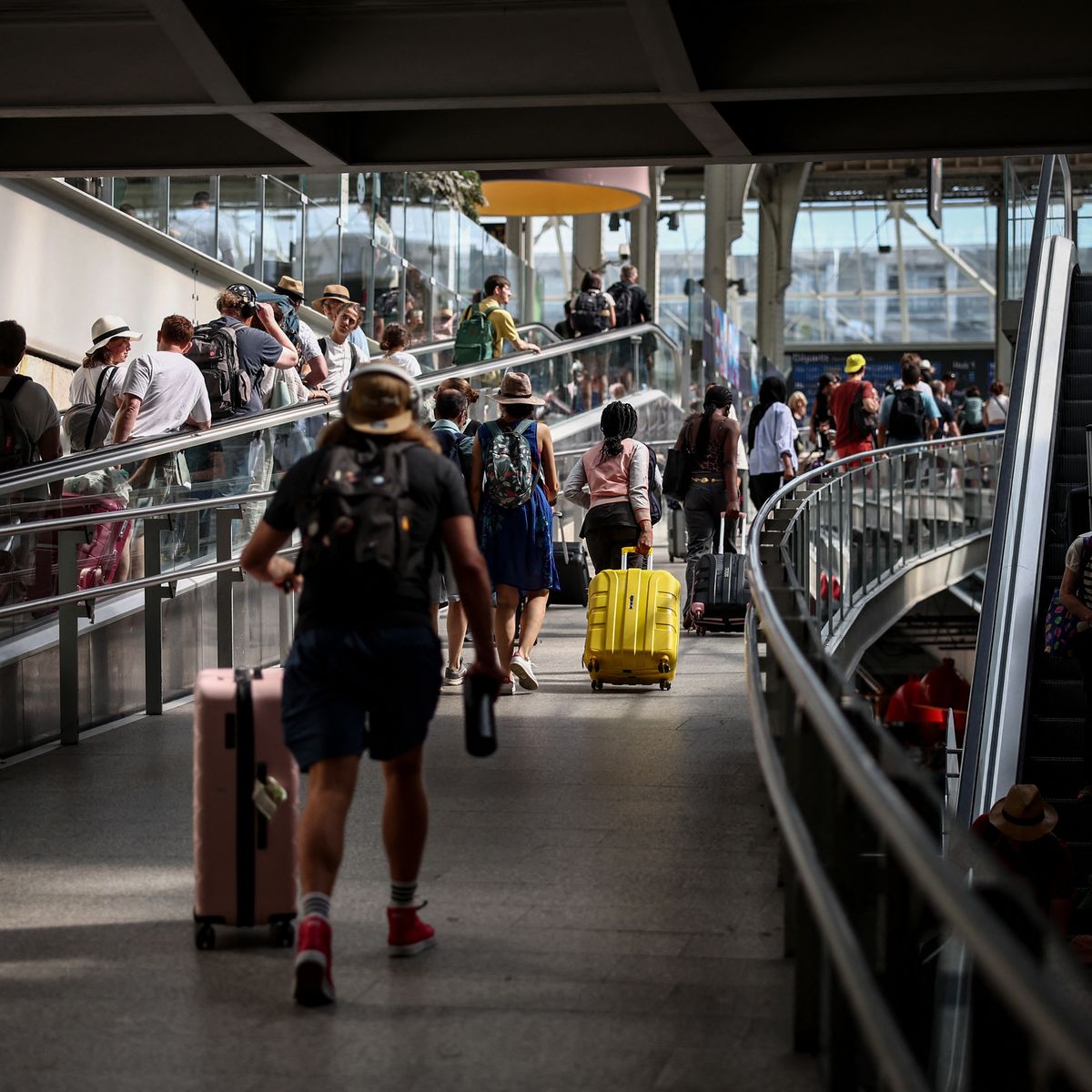 TEMOIGNAGES. "Les voyages ont triplé de prix" : pour de nombreux Français,  partir en vacances est devenu "un luxe" – franceinfo