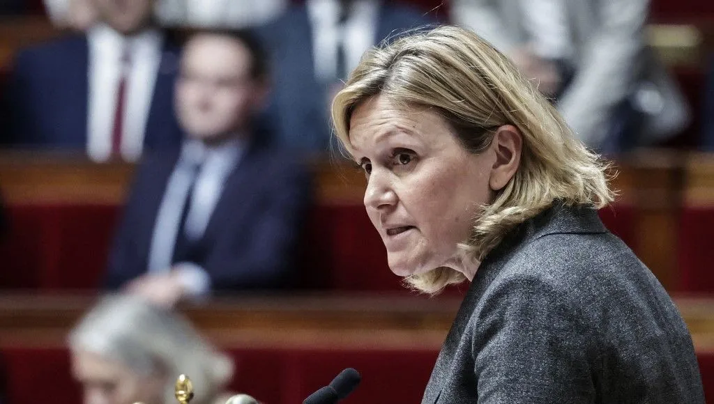 Violences sexistes et sexuelles : Yaël Braun-Pivet réclame l'inscription à  l'agenda parlementaire de la "loi intégrale" - ICI
