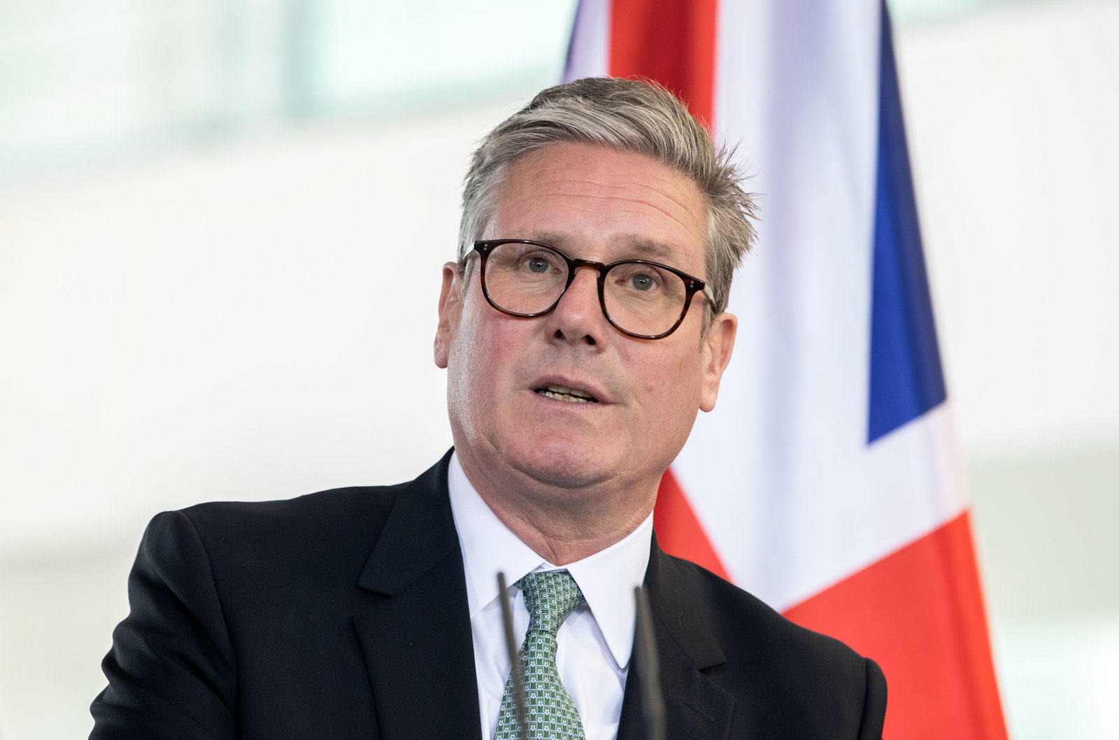 Premier ministre britannique Keir Starmer veut limiter l'accès aux réseaux  sociaux pour les jeunes de moins de 16 ans - Business AM - FR