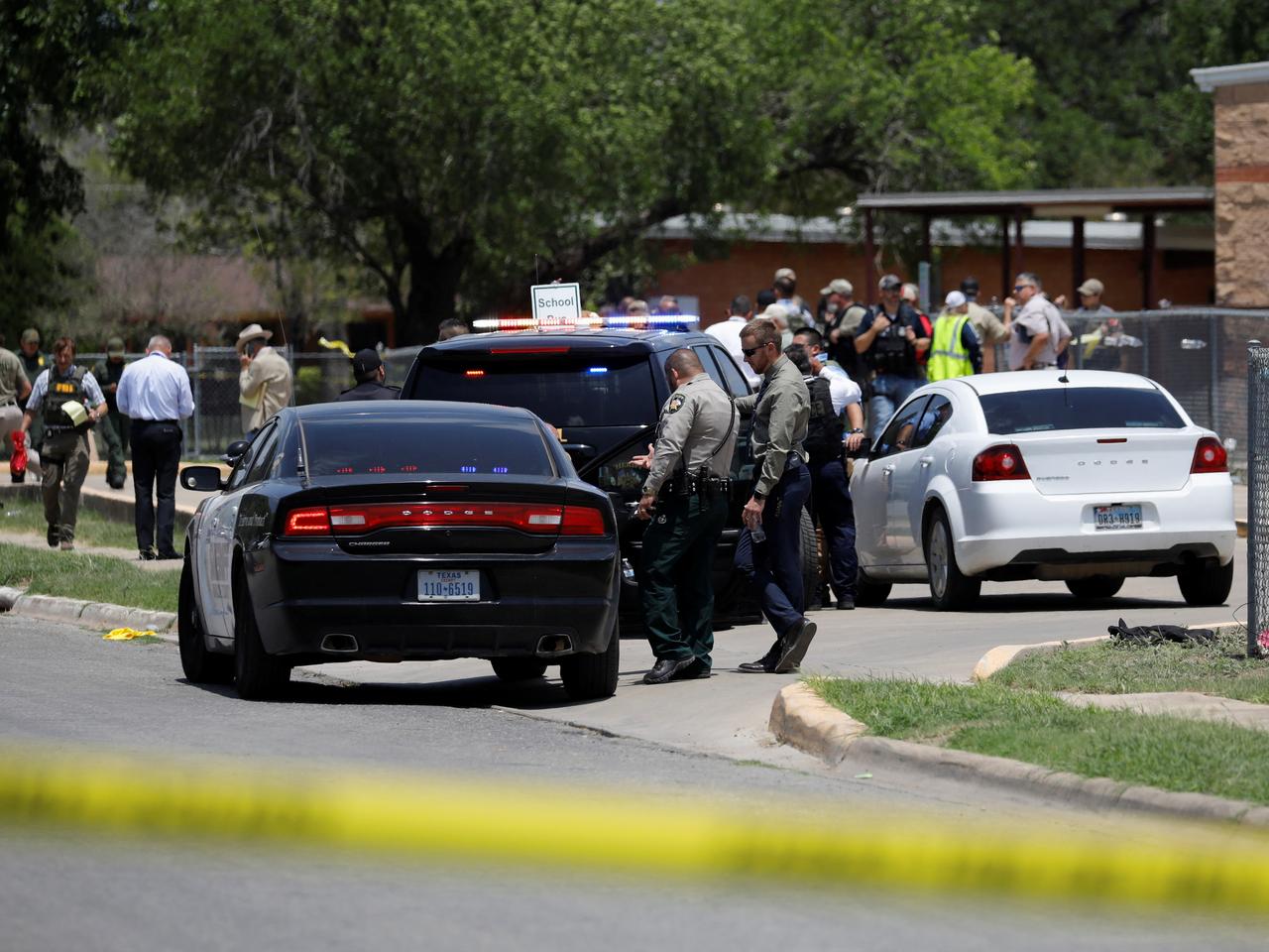 Au moins 21 personnes tuées dont 19 élèves lors d'une fusillade dans une  école au Texas | RTS