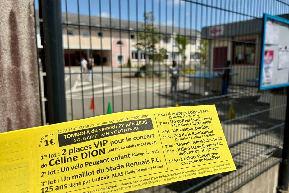 Deux places VIP pour le concert de Céline Dion à Paris, c'est le gros lot  de la tombola de la kermesse d'une école