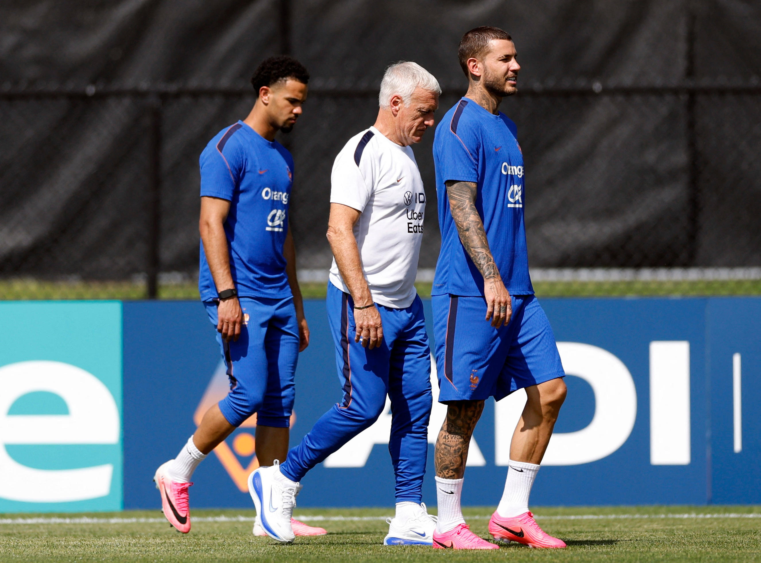 Les rois de l'adaptation » : chaleur, entraînement, engouement… Les Bleus  passent en mode Coupe du monde - Le Parisien