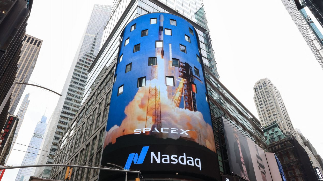 L'action SpaceX s'envole à Wall Street, la fortune d'Elon Musk franchit la  barre des 1000 milliards de dollars - RTBF Actus