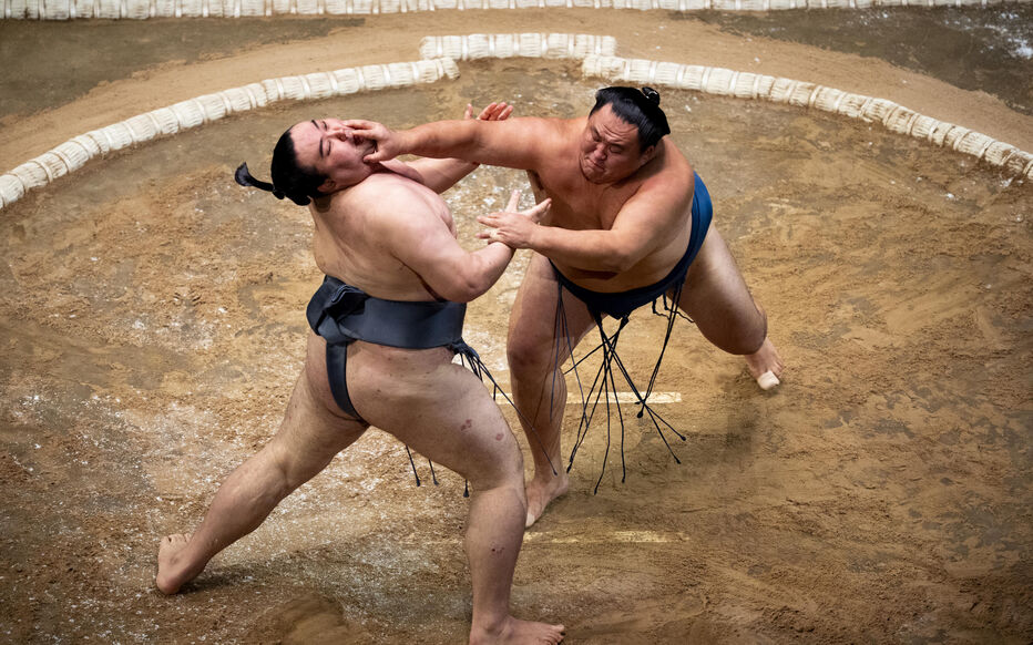 Un souvenir très fort » : 31 ans après sa venue grâce à Jacques Chirac, le  sumo revient à Paris - Le Parisien
