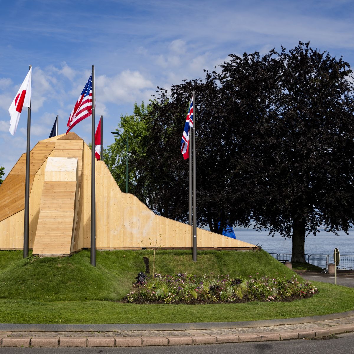 G7 à Evian : du climat à l'aide au développement, des ONG estiment que  plusieurs sujets "majeurs ont été écartés" du sommet "pour ne pas froisser Donald  Trump" – franceinfo