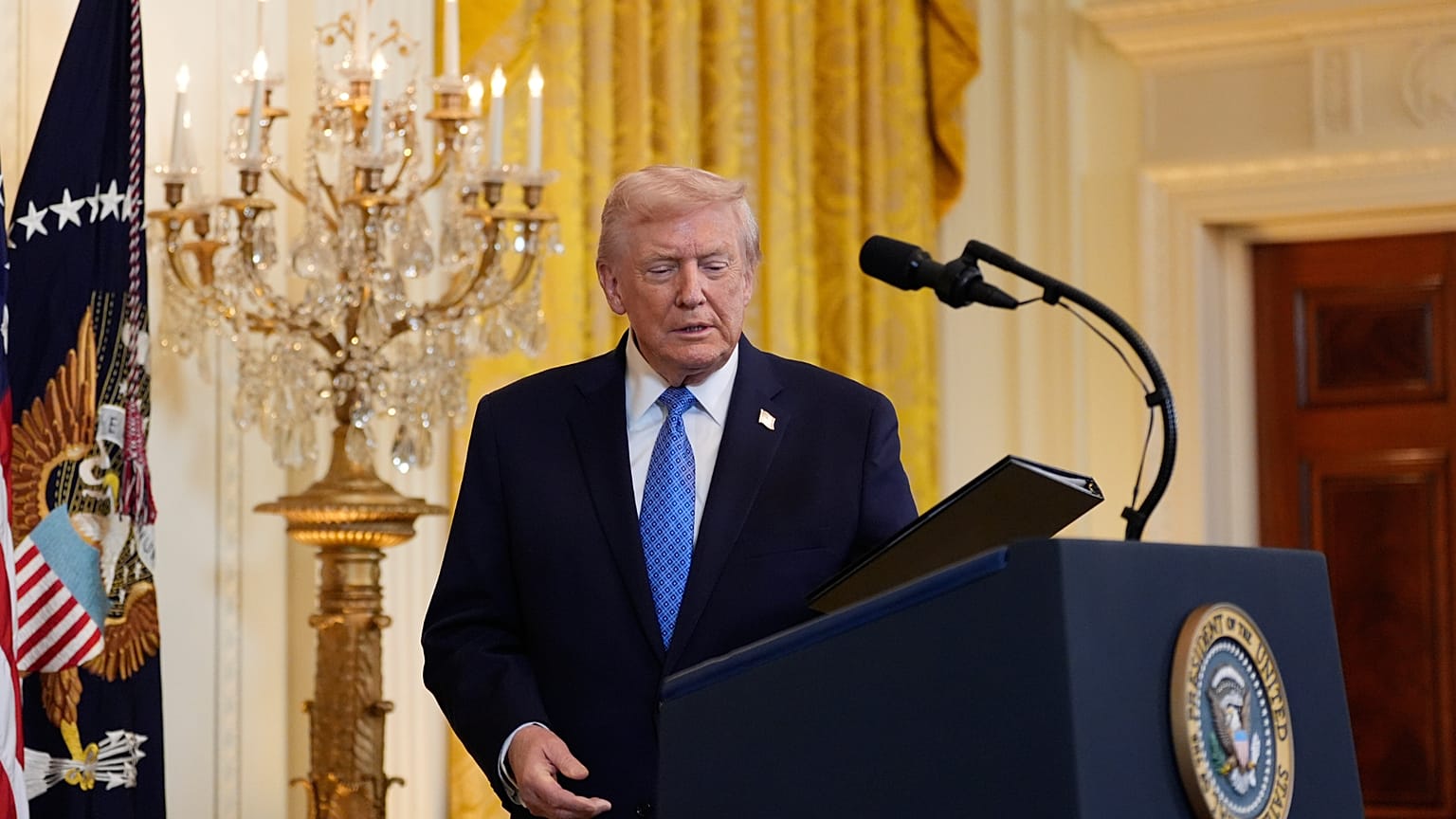 Trump étend l'interdiction de voyager et les restrictions à 20 nouveaux  pays | Euronews