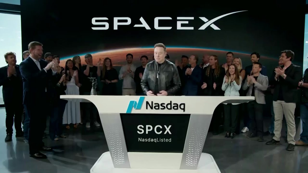 IMAGES | Elon Musk célèbre l'entrée en bourse de SpaceX - YouTube