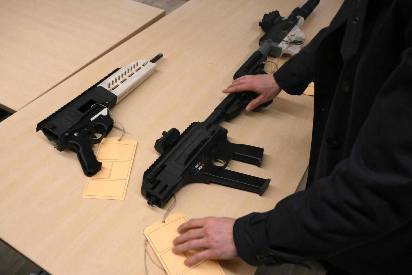 Un vaste réseau de trafic d'armes imprimées en 3D démantelé en France et en  Belgique