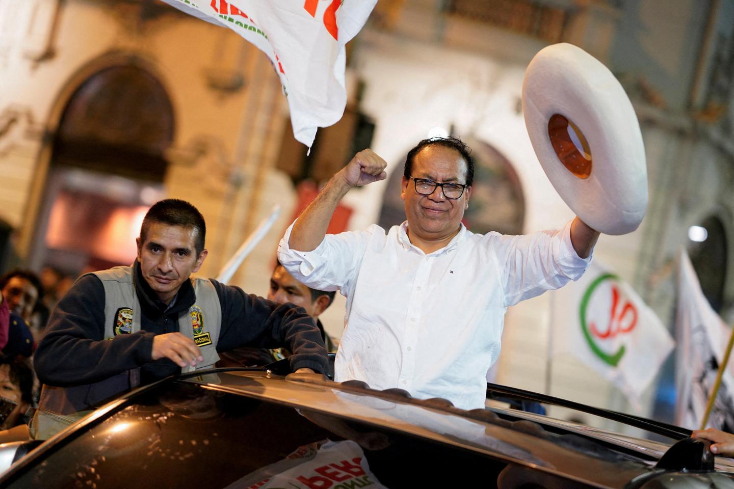 Au Pérou, Roberto Sanchez, candidat de gauche à l'élection présidentielle,  devance d'un cheveu la conservatrice Keiko Fujimori après le dépouillement  de 95 % des bulletins