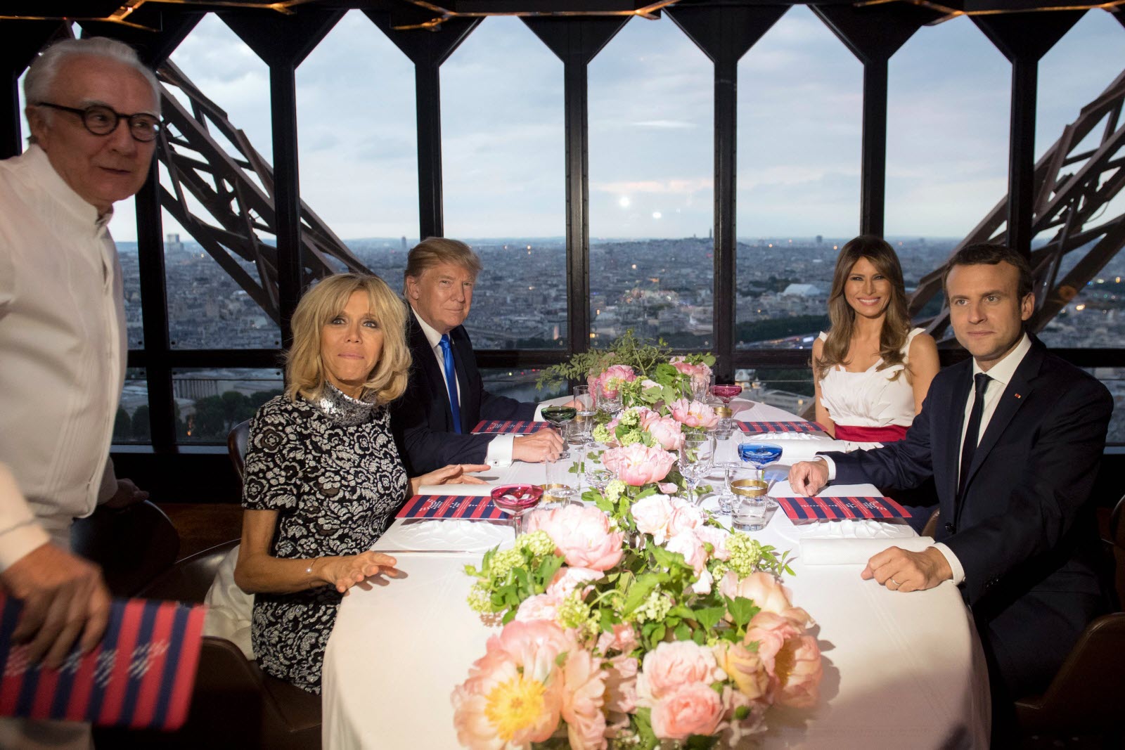 DIPLOMATIE. Dîner à la tour Eiffel pour les couples Trump et Macron