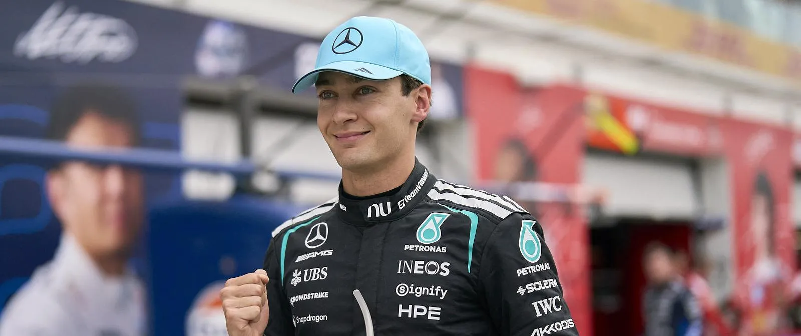 Circus Daily - George Russell décroche la pole à Barcelone devant Lewis  Hamilton et Kimi Antonelli