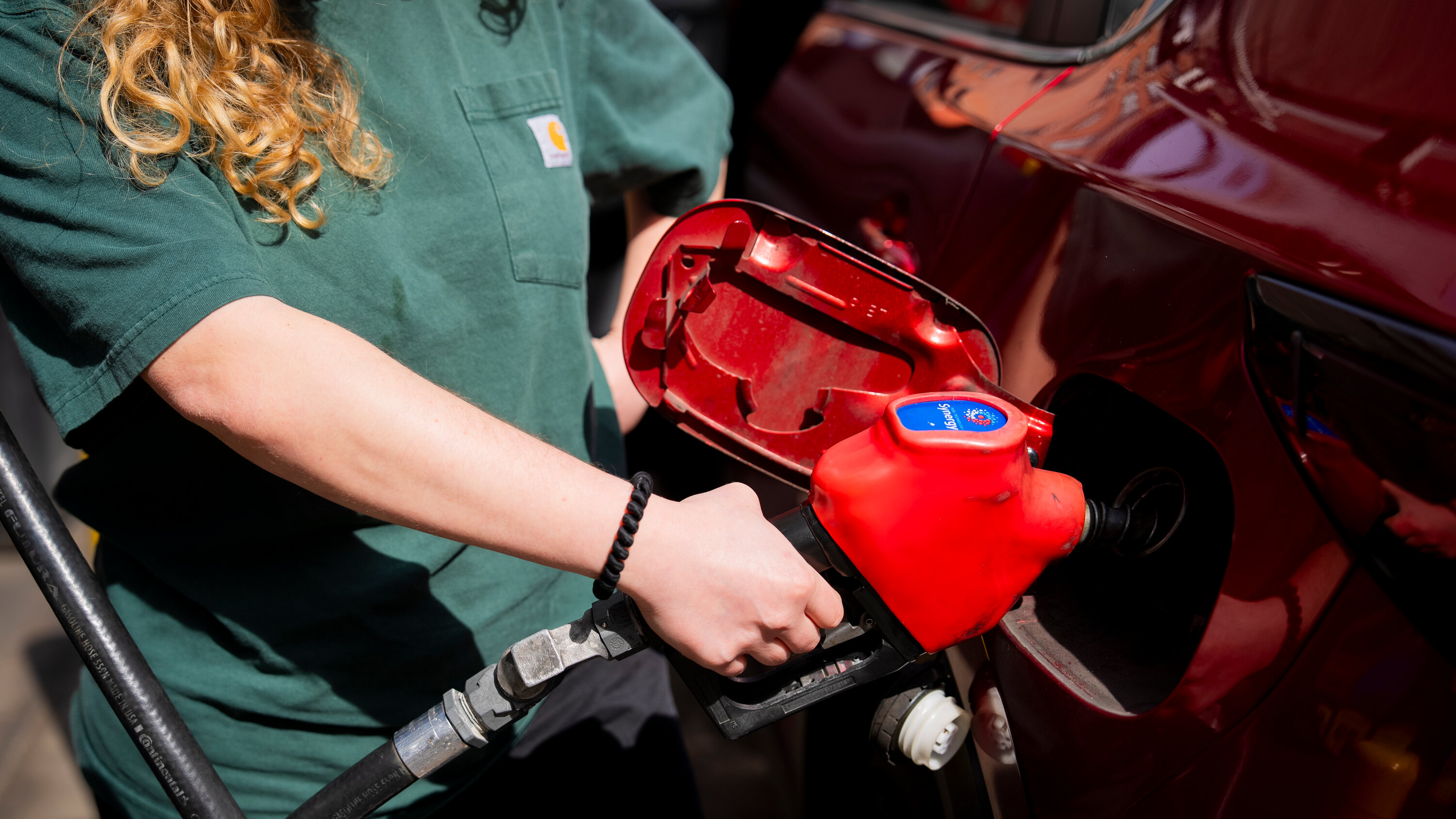 Fuel Prices Drive Sales of E.V.s, Just Not in the U.S. - The New York Times