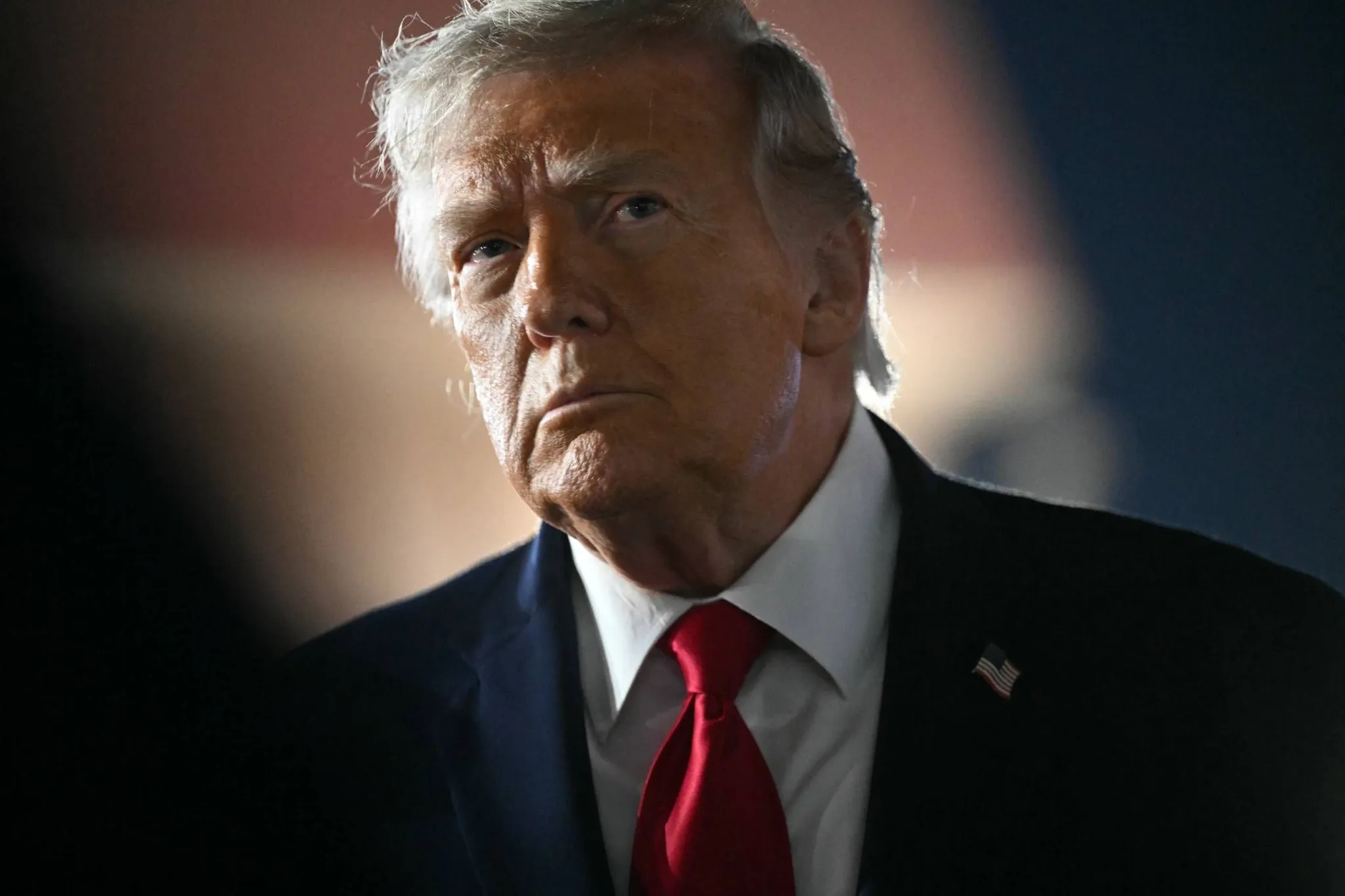 Tensions entre Washington et Téhéran : Donald Trump menace d'intensifier  les frappes | franceinfo