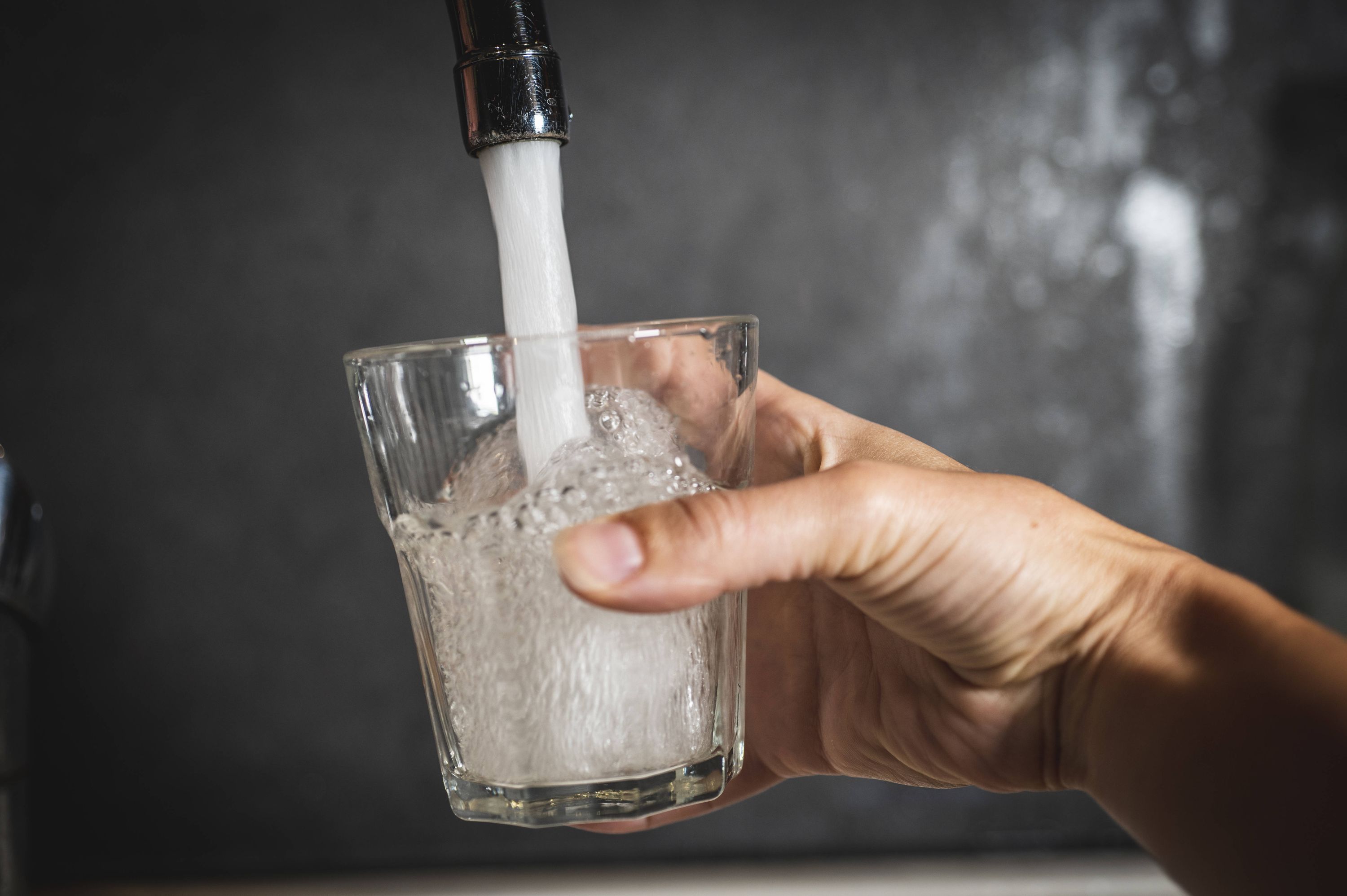 En Italie, un hôtel de luxe refuse de servir de l'eau du robinet à une  cliente… et la justice lui a donné raison