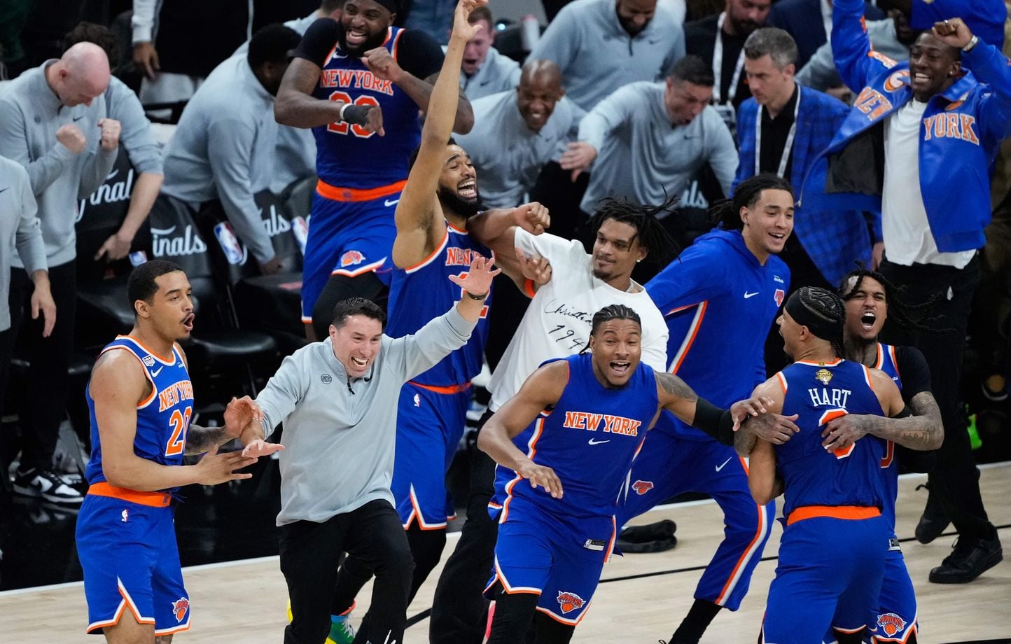 EN DIRECT Finales NBA Spurs - Knicks : New York champion après 53 années de  disette… San Antonio s'est encore écroulé, Wembanyama aussi…