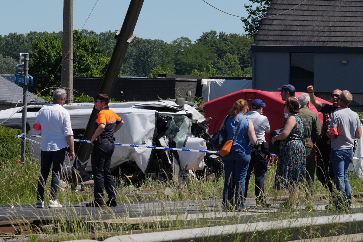 A train in Belgium collides with a minibus carrying children; 4 killed -  Los Angeles Times