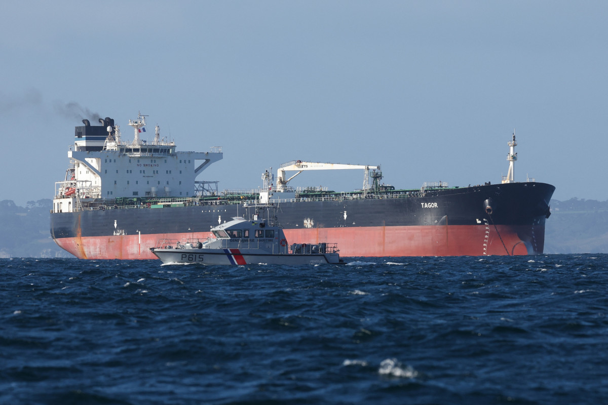 Un nouveau coup porté à la Russie" : Londres annonce l'interception d'un  pétrolier de la flotte fantôme russe dans la Manche