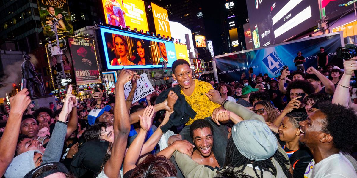 Vidéos. Finale NBA : incidents et arrestations à New York après la victoire  des Knicks sur les Spurs de Wembanyama