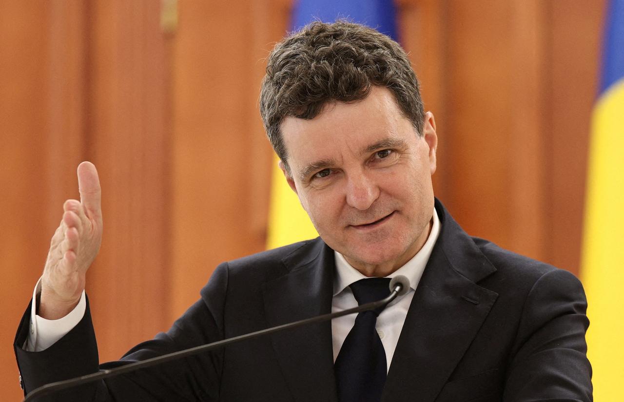 En Roumanie, le nouveau président tourne en rond