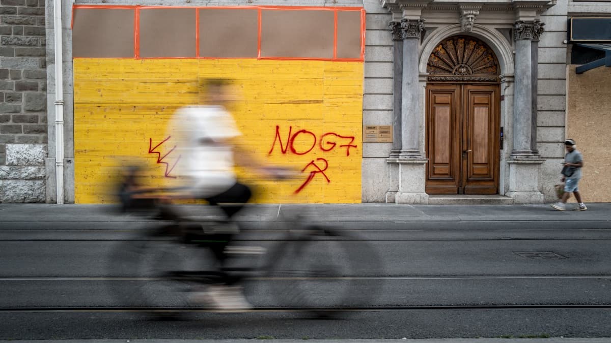 Lutte contre les inégalités salariales et pour une "riposte  internationaliste: les "no-G7" manifestent à Genève avant le sommet d'Evian