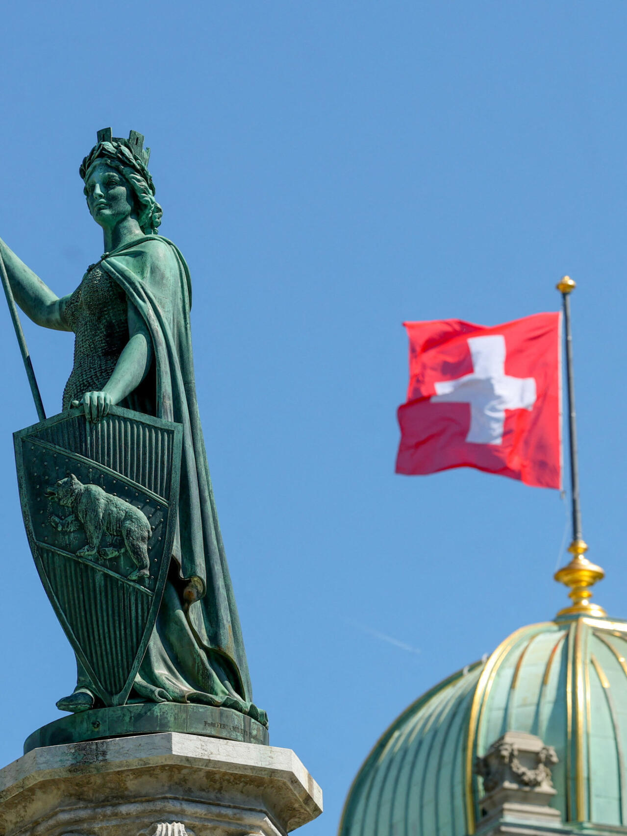 En Suisse, la population bientôt plafonnée à 10 millions ? L'immigration au  cœur d'un référendum - France 24