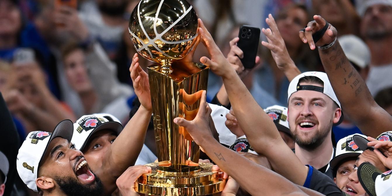 Les Knicks, âme de New York, remportent le titre NBA après plus de  cinquante ans de disette
