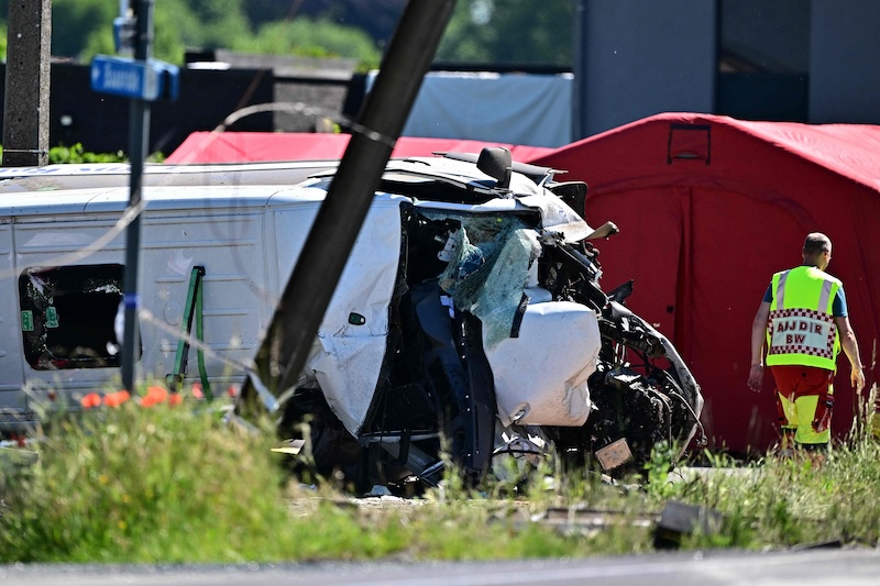 Train hits school bus in Belgium, four dead - Helsinki Times