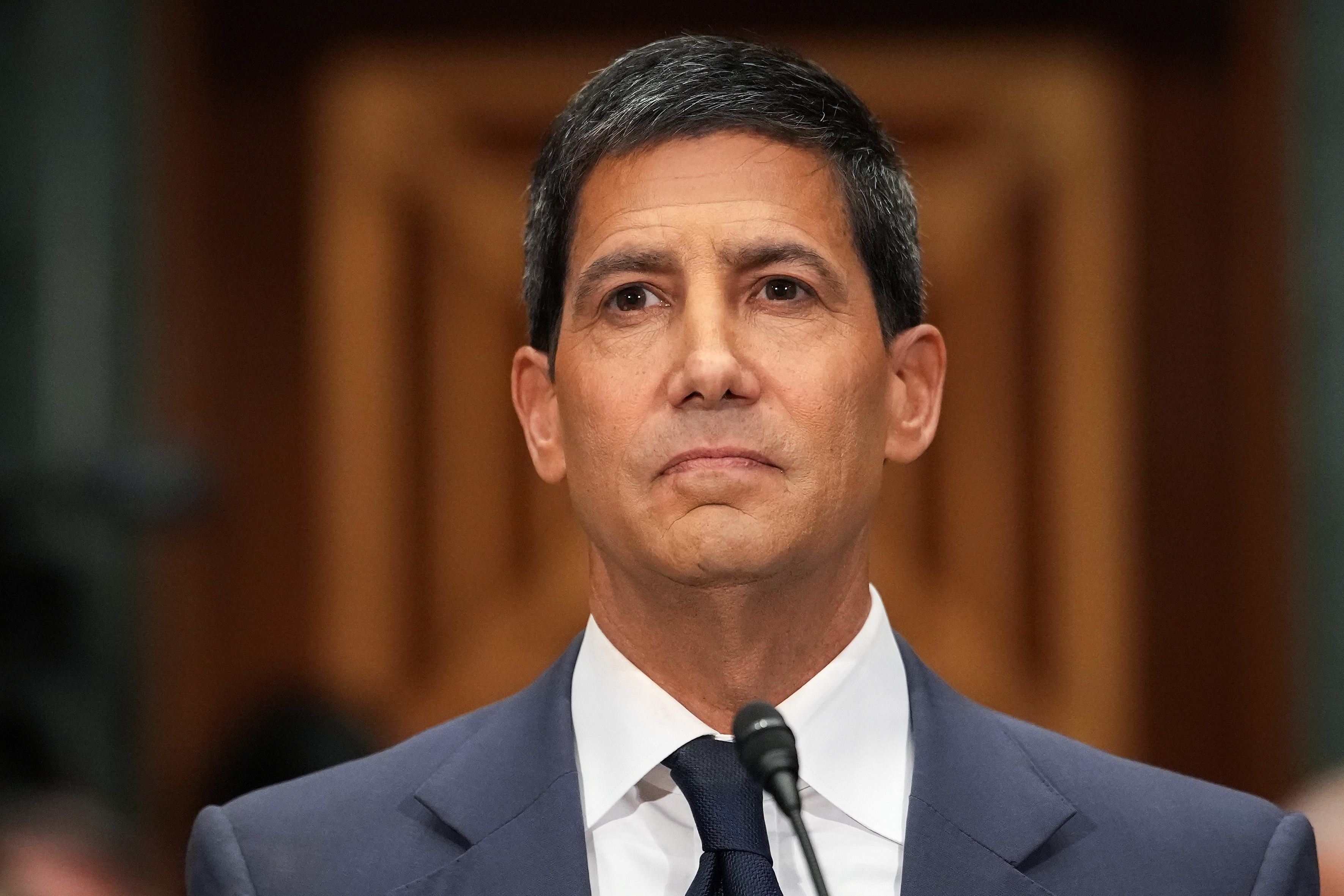 Kevin Warsh a été assermenté en tant que président de la Réserve fédérale,  remplaçant Powell.