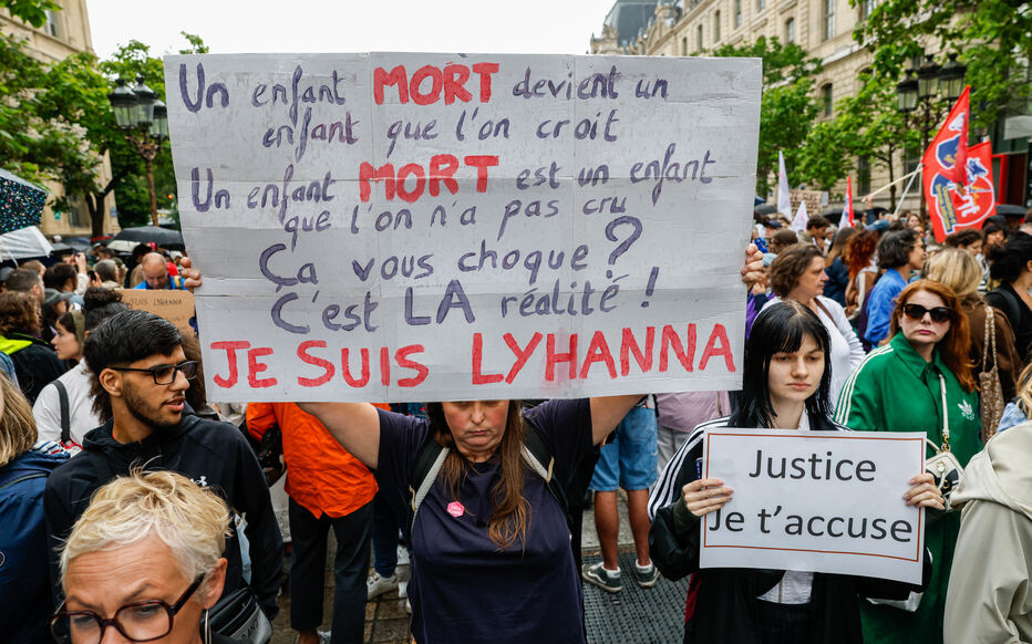 Beaucoup dans la famille savaient… » : les récits de violences sexuelles  affluent sur le site « Classés sans suite » - Le Parisien
