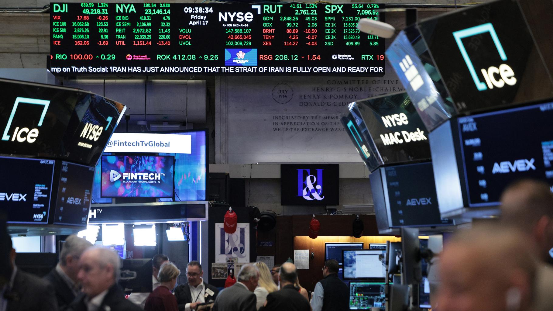 Après les annonces sur le détroit d'Ormuz, le cours du pétrole décroche et  les bourse s'emballent