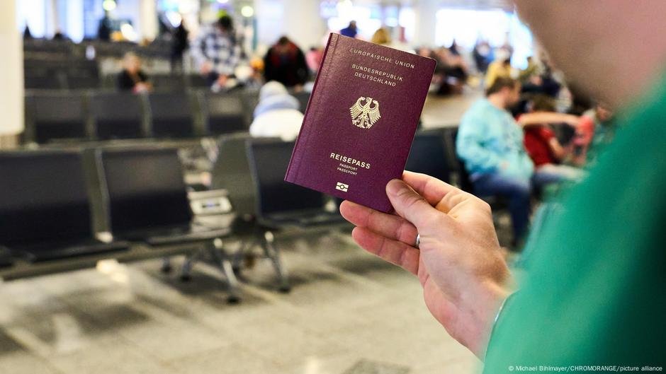 Germany: Record numbers take German passport in 2025 - InfoMigrants