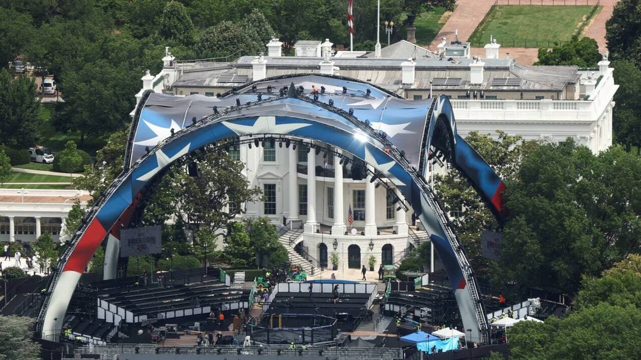 États-Unis : pour ses 80 ans, Donald Trump s'offre un tournoi de MMA devant  la Maison-Blanche