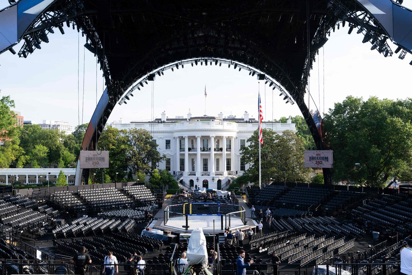 Donald Trump fête ses 80 ans, son ami Dana White apporte le MMA, les arts  martiaux mixtes, au cœur de la Maison Blanche