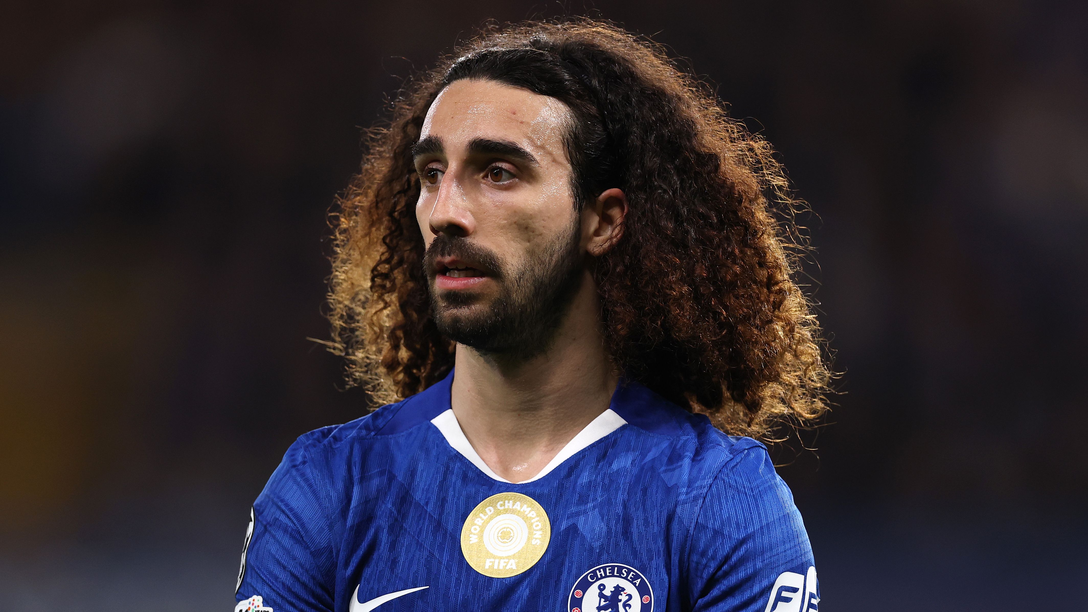 Le Real Madrid a officialisé l'arrivée de Cucurella en provenance de Chelsea.  Le club merengue a déboursé 60 millions d'euros et le défenseur a paraphé  un contrat de longue durée, jusqu'en 2032 |