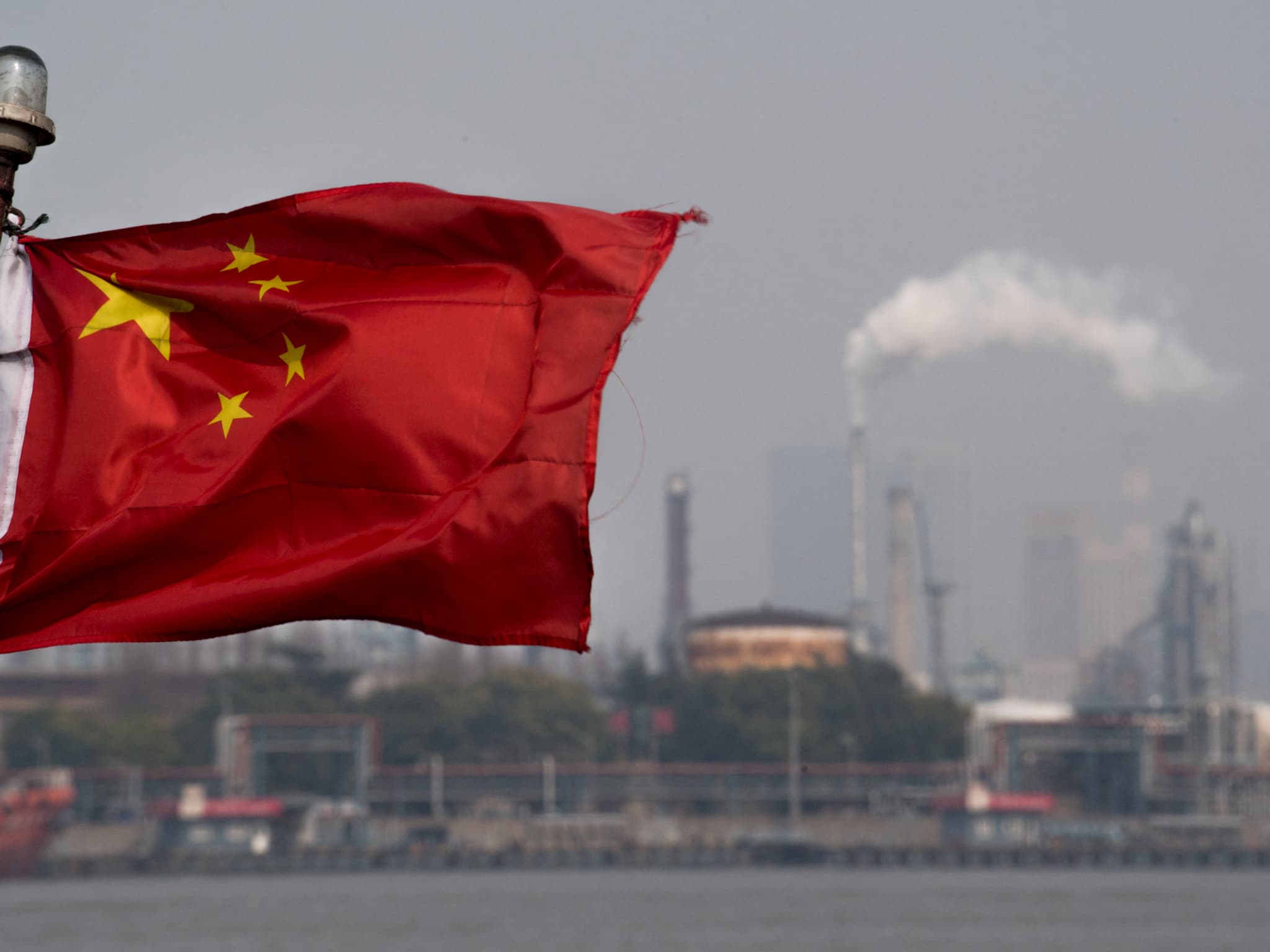 La Chine défend l'achat "légitime" de pétrole russe, rejette les  "intimidations" de Trump